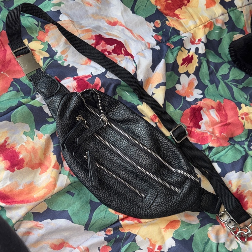 wild fable Black Pebbled Leather Crossbody Belt Bag